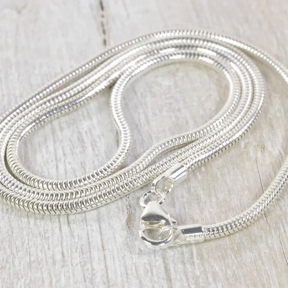 Genuine Italian 925 Sterling Silver 2mm Snake Chain 18in/45cm Long Brand New - Picture 2 of 8